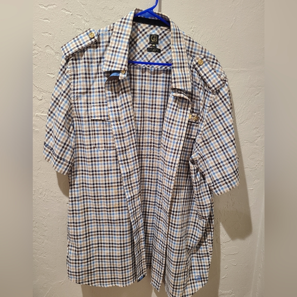 CAVI button up short sleeve. XL.